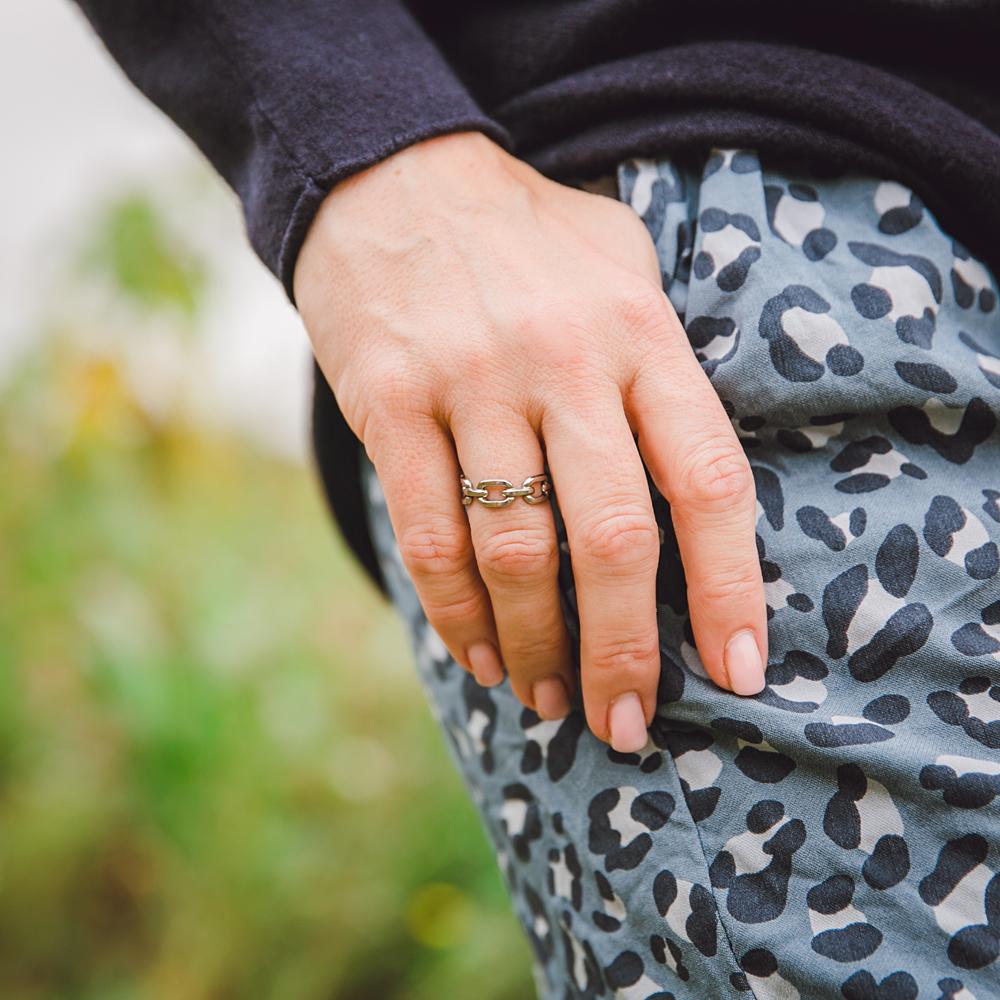 Ottilie-womens-adjustable-ring-interlocking-chunky-chain-detail-silver-jewellery